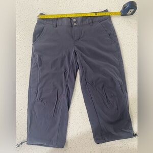Columbia women Size 4 Gray capri lightweight trail knee pants